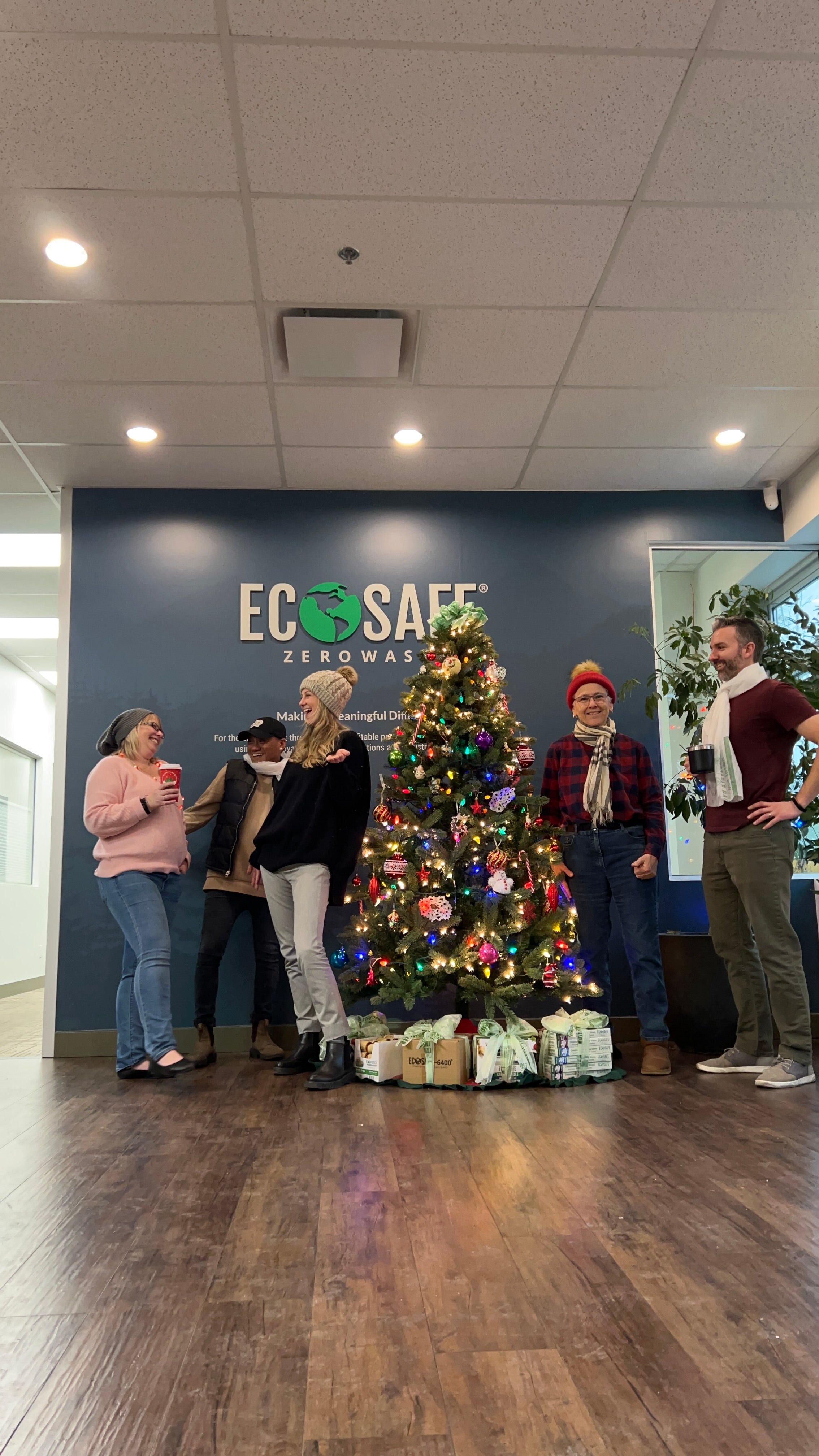 Office-staff-decorate-a-christmas-tree